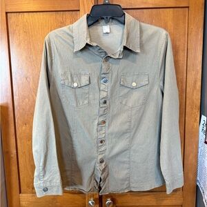 Women’s Button-Up Shirt